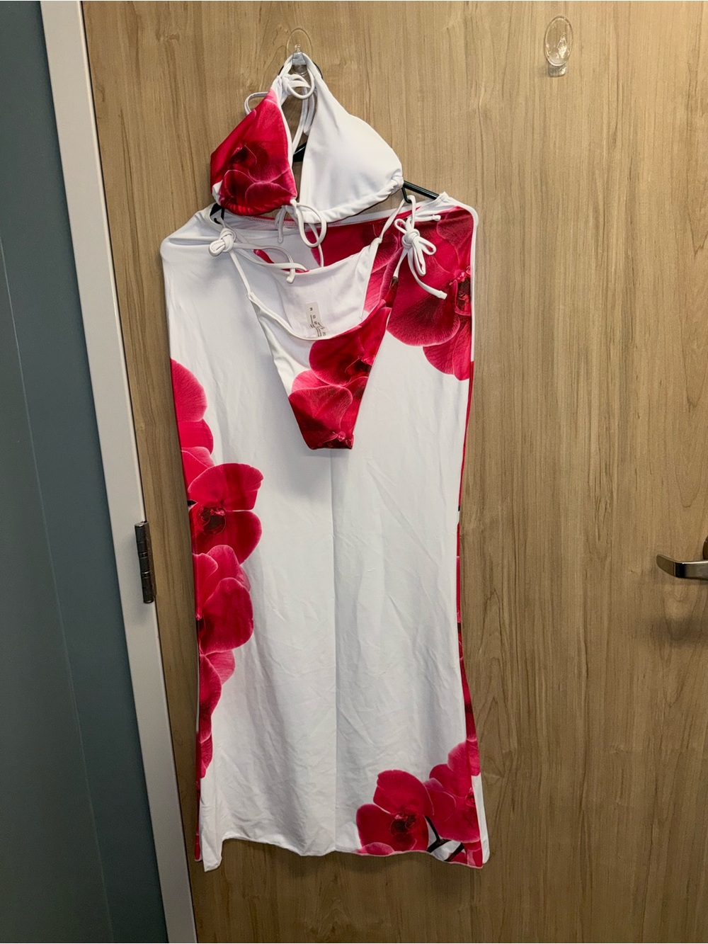 NWOT White & Red Floral Women’s Bikini Set with Cover-Up